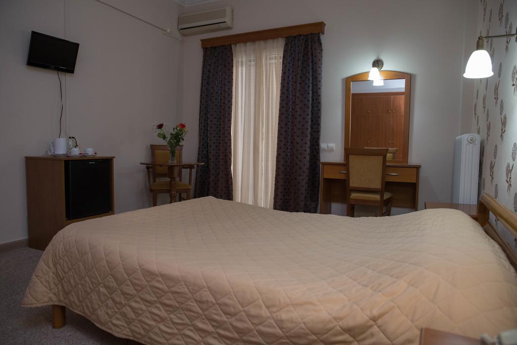 Hotel Liberty Mesolóngion Extérieur photo
