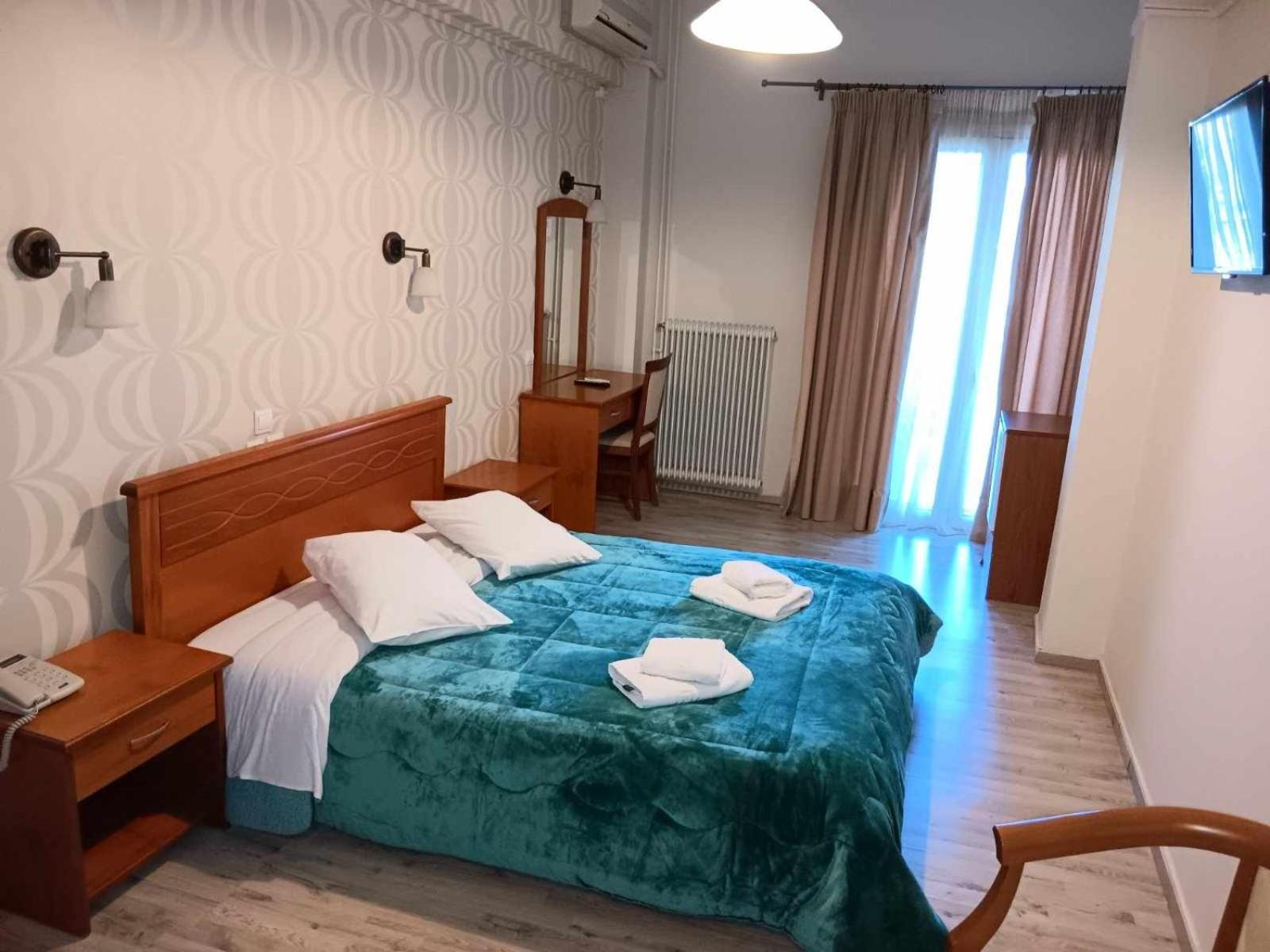 Hotel Liberty Mesolóngion Extérieur photo