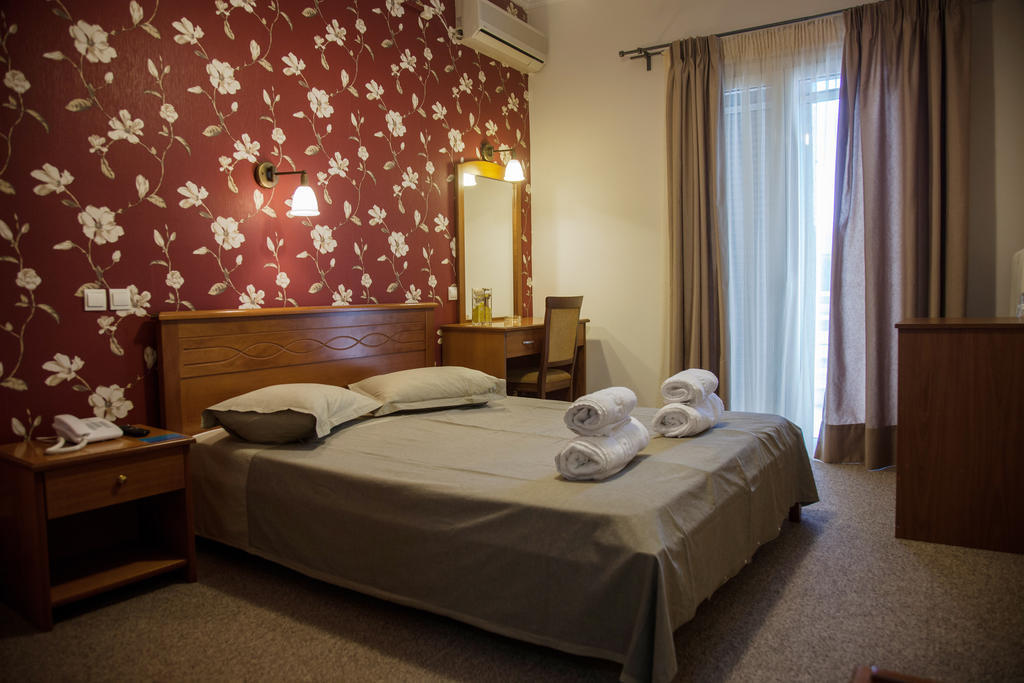 Hotel Liberty Mesolóngion Extérieur photo